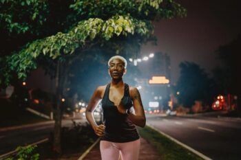 夜　ランニング　不健康